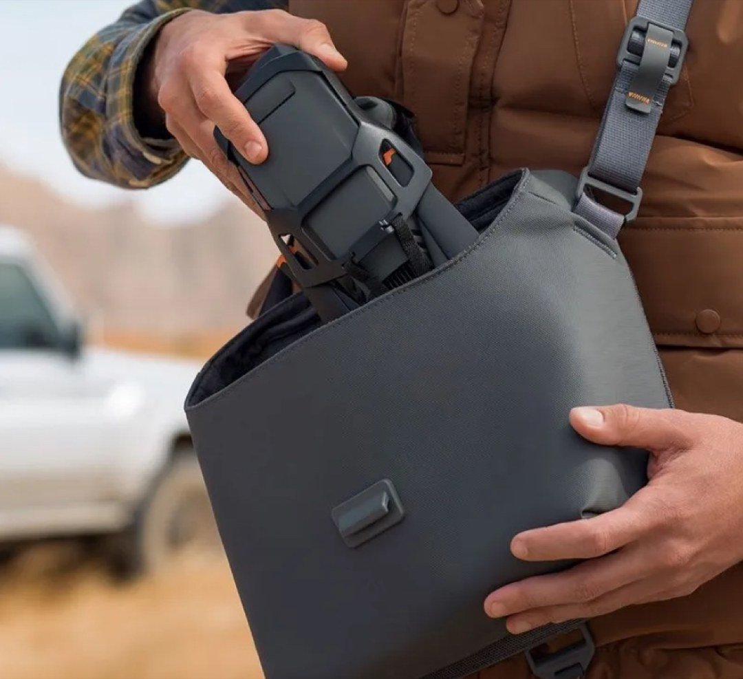 El dron guardado en su bolsa de transporte